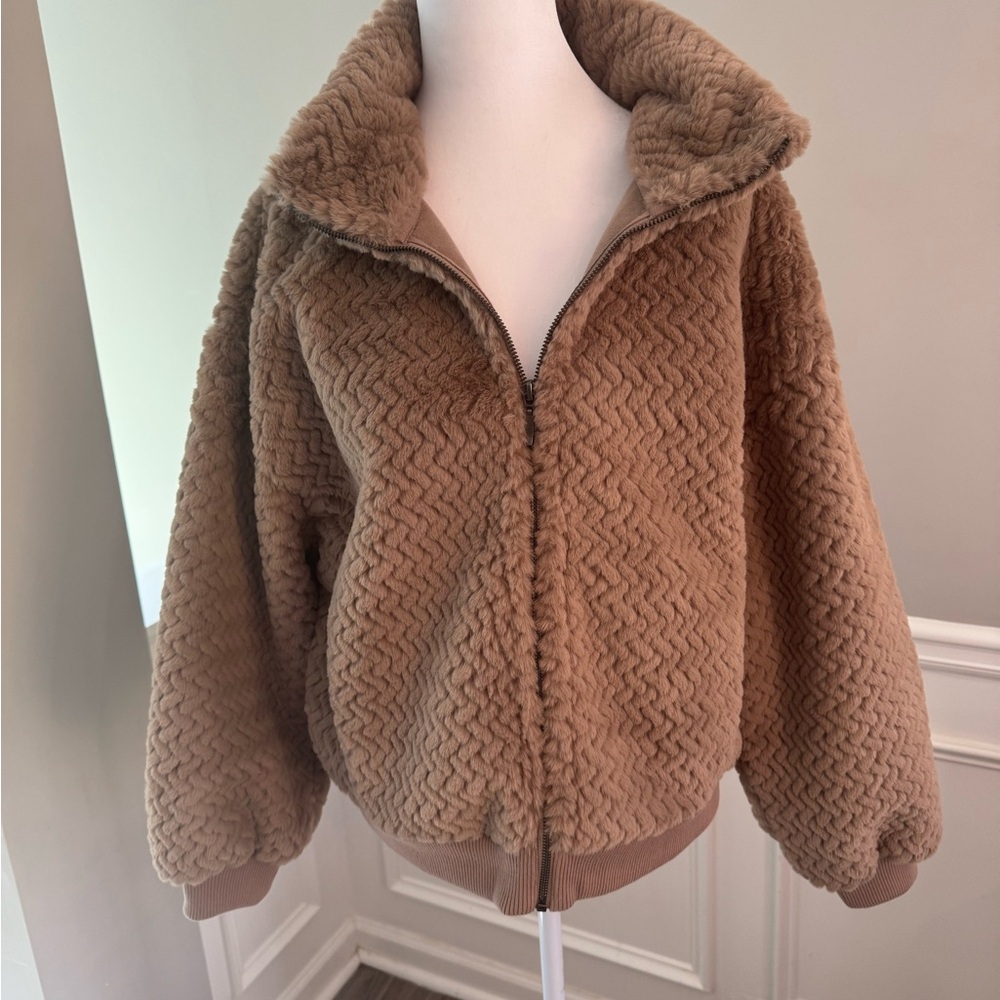 Abercrombie NWT super soft fuzzy coat Size Small - Picture 2 of 6